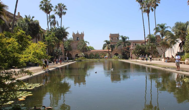 balboa park pond tourists