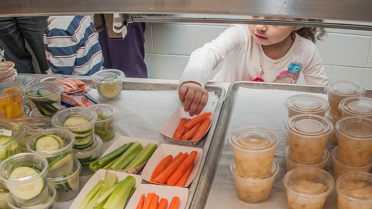 kids in lunch line at school