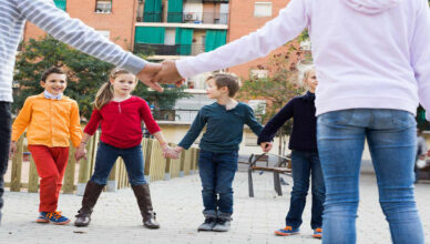 kids playing red rover