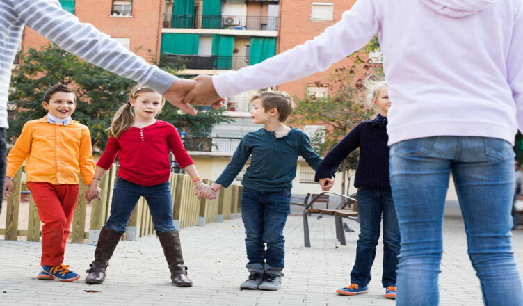 kids playing red rover