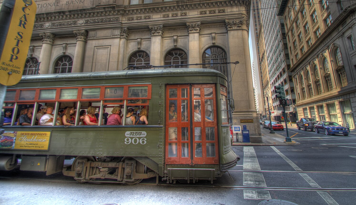 st charles street car new orleans