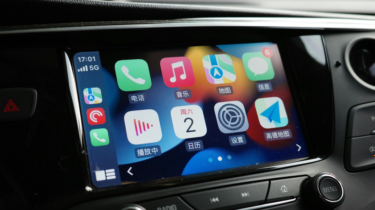 carplay, buttons, touchscreen, driving, car, vehicle